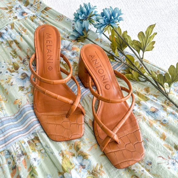 ANTONIO MELANI Shoes - Antonio Melani block heel sandals.